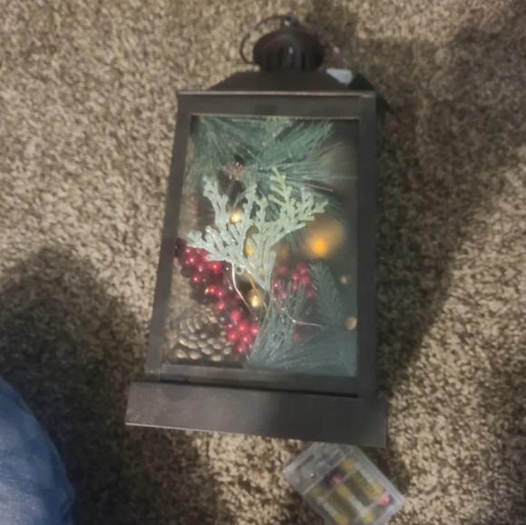 NWT LED Metal Lantern - Picture 9 of 9